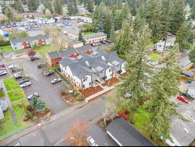 Building Photo - 2373 SE 135th Ave