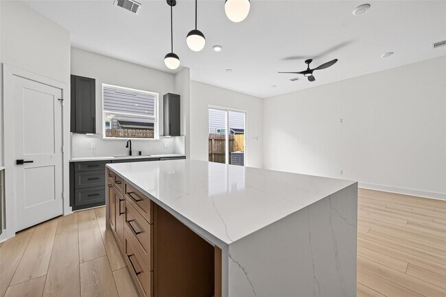 Building Photo - 971 Highland Lgt Ln