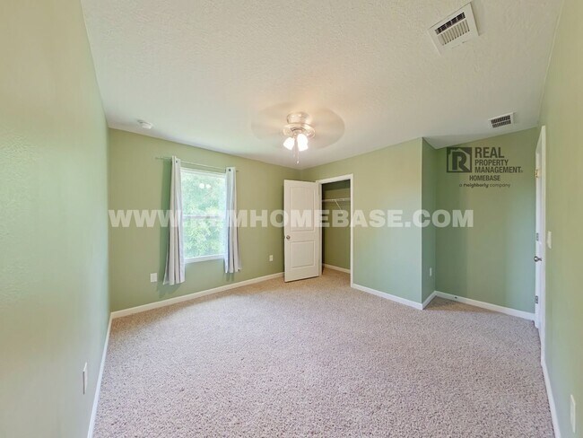 Building Photo - Spacious 5-Bedroom Home with Bonus Living ...