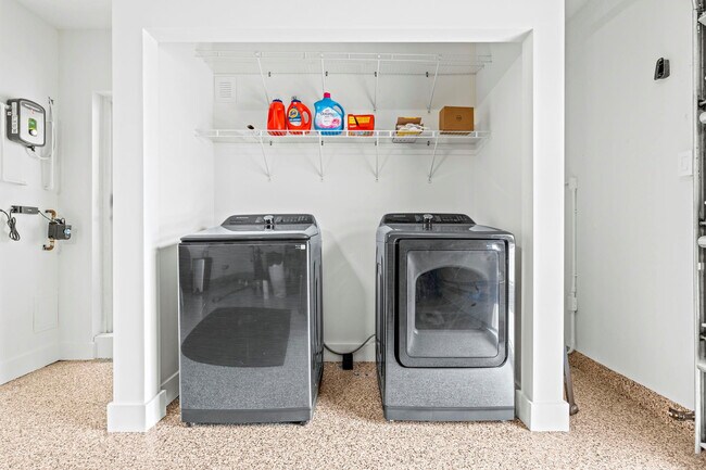 Building Photo - 1725 NE 23rd Ave