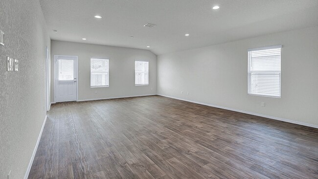 Building Photo - 4 BR / 2 BA - 2032 SF in Seguin - Arroyo Ranch!