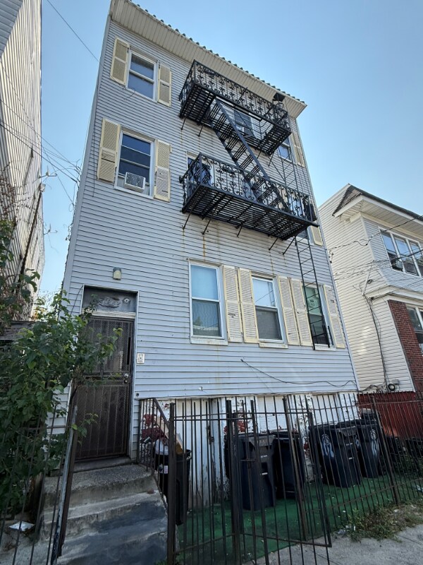 Building Photo - 106 Sunset Ave