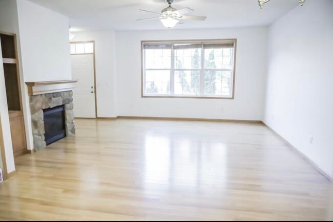 Building Photo - 4385 Empress Dr N
