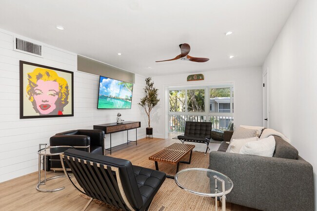 Building Photo - 6515 Bay Club Dr