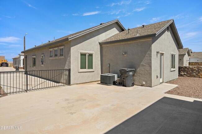 Building Photo - 14368 Chris Zingo Ln