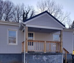 Building Photo - Nice Two Bedroom House Close to Liberty University!