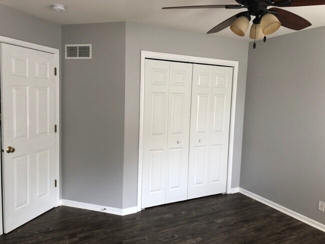 Building Photo - 422 Burr Oak Dr