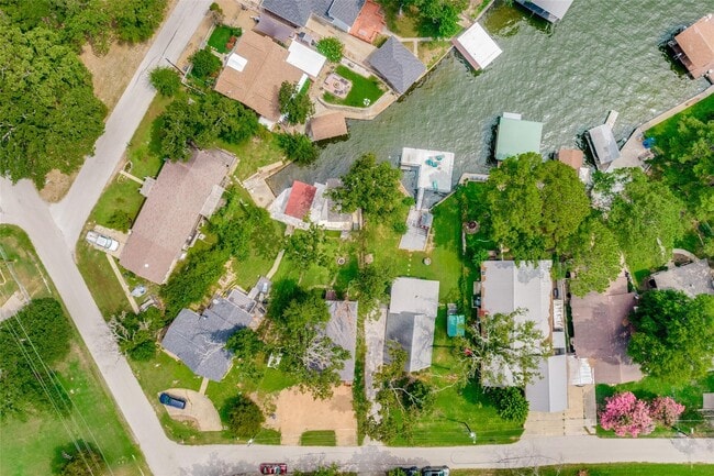 Building Photo - 1813 Oak Shore Dr