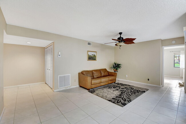 Building Photo - 6025 Parkwalk Dr
