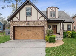 Building Photo - 4 Bedroom with a Fenced in Yard!