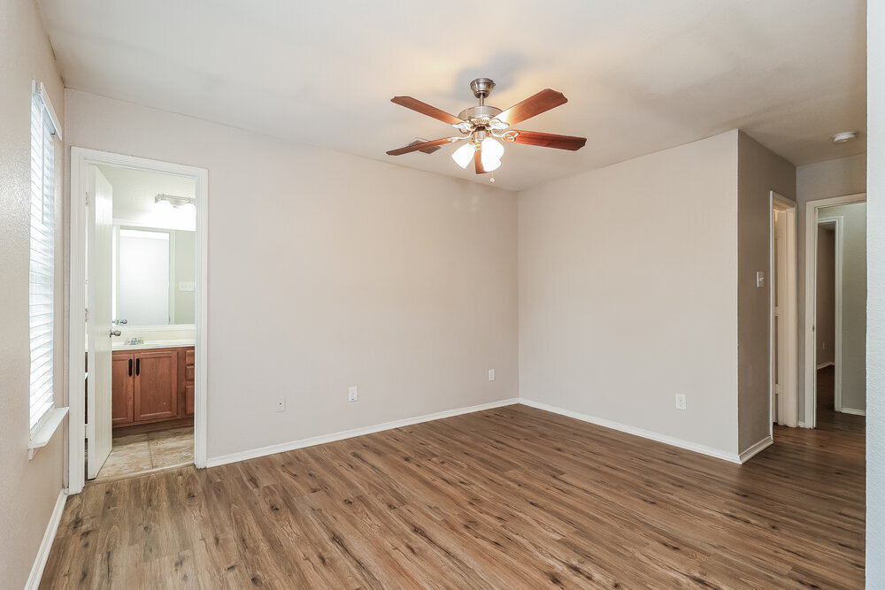 Building Photo - 10628 Wild Oak Dr