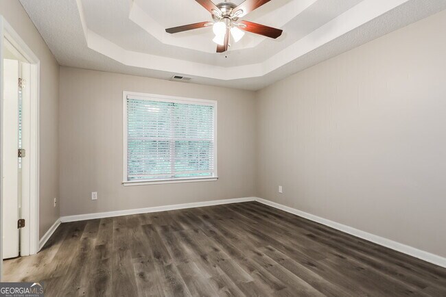 Building Photo - 10990 Knotty Pine Pl