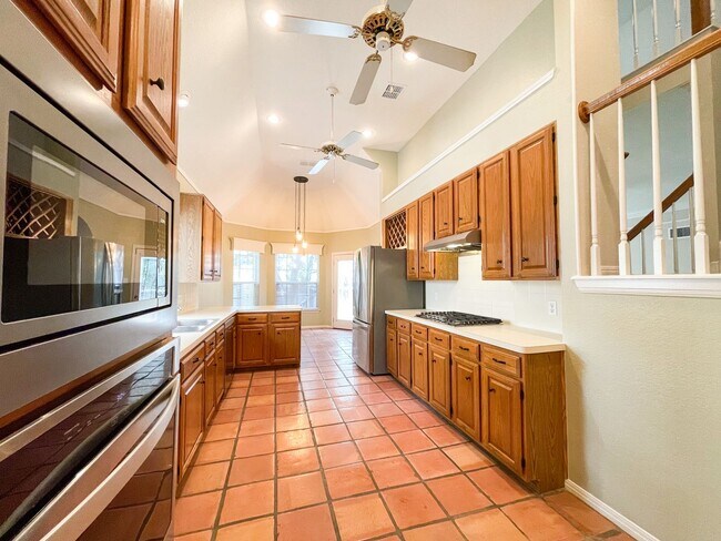 Building Photo - Beautiful 4 Bedroom 2.5 Bathroom Home in L...