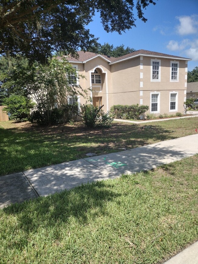 Building Photo - 334 Lake Shepard Dr