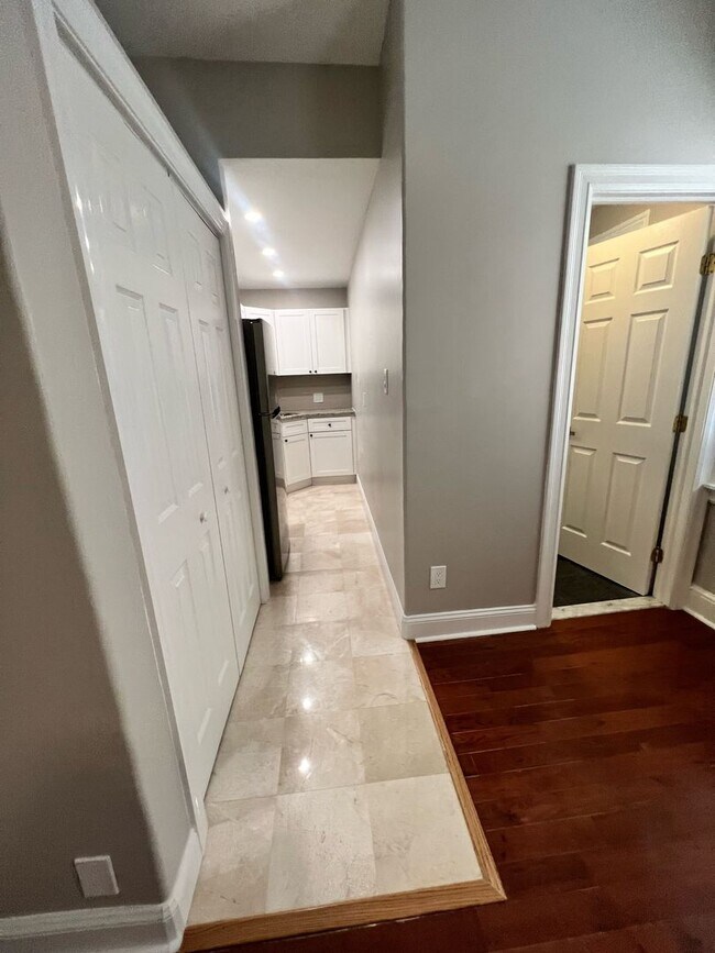 Building Photo - 808 S 2nd St