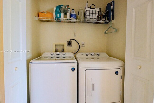 Building Photo - 1650 Presidential Way