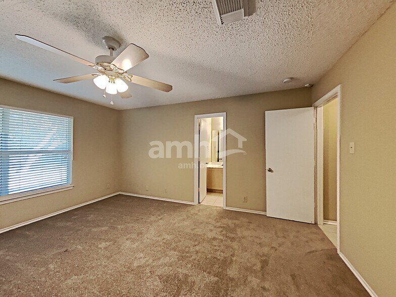 Building Photo - 10542 Westfield Pl