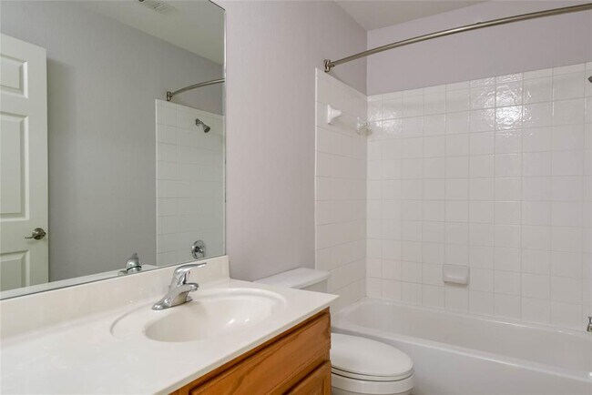Building Photo - 3108 Lynnbrook Dr