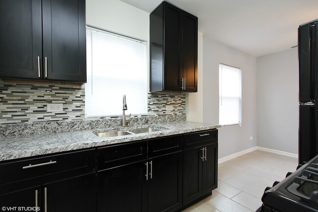 Building Photo - MUST SEE!!!