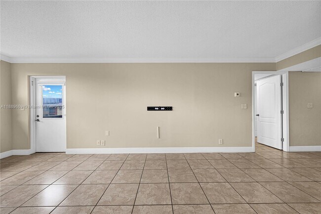 Building Photo - 8120 Geneva Ct