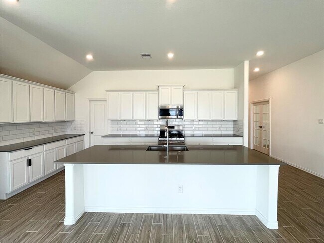 Building Photo - 2243 Rustboro Dr