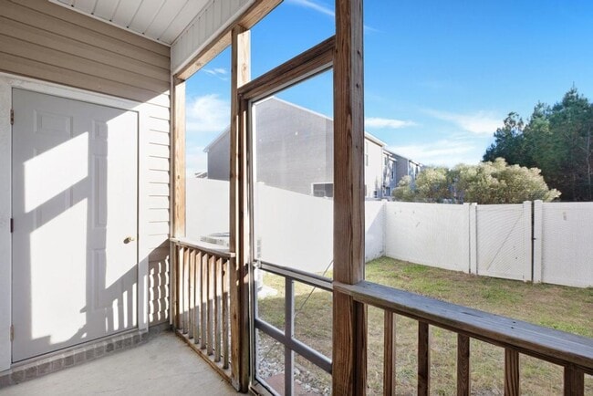 Building Photo - Great Townhome! Carolina Forest!