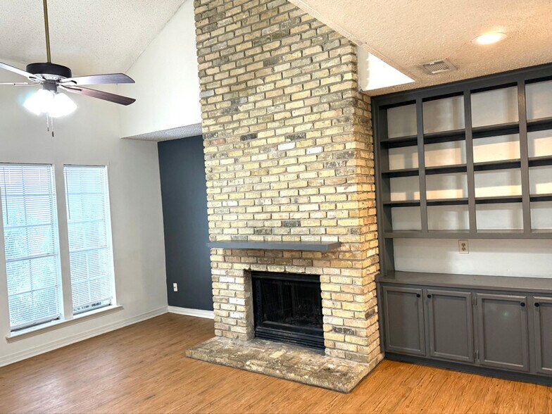 Primary Photo - 3149 O'Neal Ln