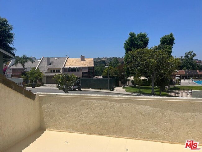 Building Photo - 4650 Park Mirasol Park