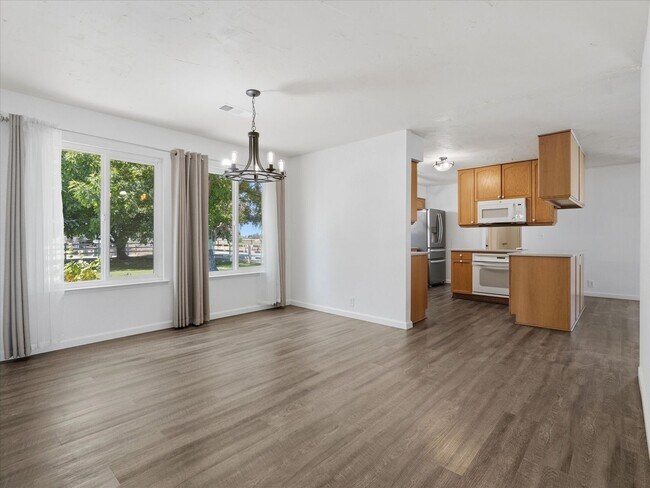 Building Photo - 4 Bedroom Home for Rent in Sanger | Sierra Views | 2,140± Sq. Ft. | Lawn Care Included