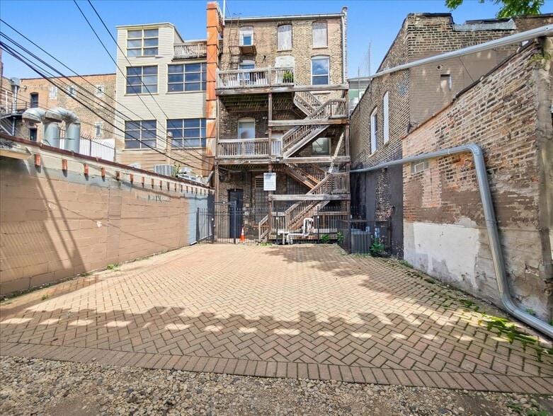 Building Photo - 1539 N Milwaukee Ave