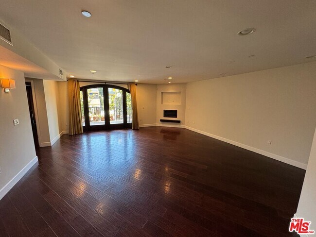 Building Photo - 1636 S Beverly Glen Blvd