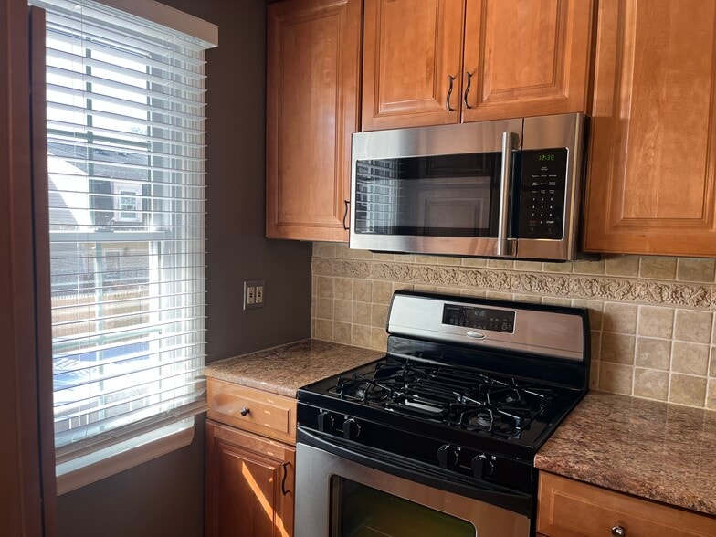 Building Photo - 19 Burnsway Ct