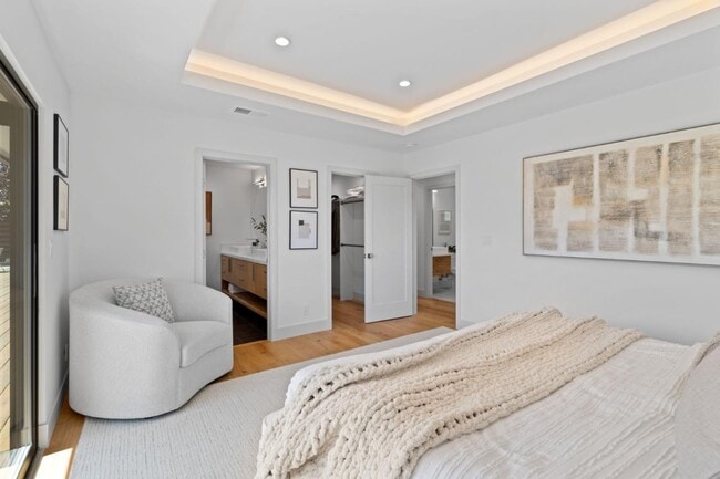 Building Photo - 810 W California Way