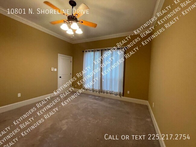 Building Photo - 10801 N Shoreline Ave