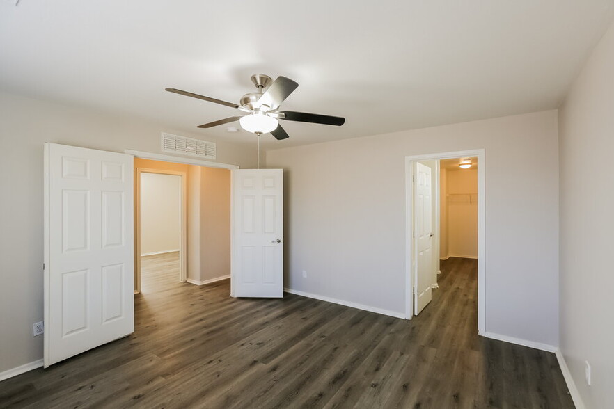 Building Photo - 3419 W Sunland Ave