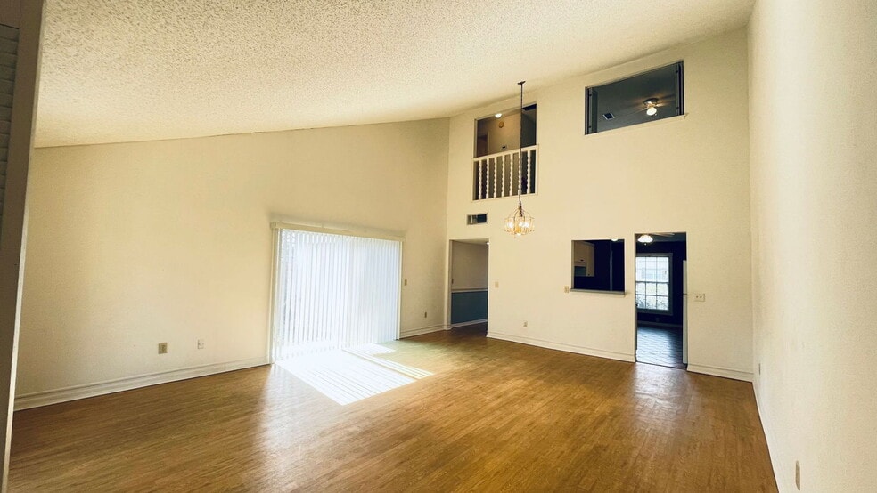 Building Photo - 600 Northern Way