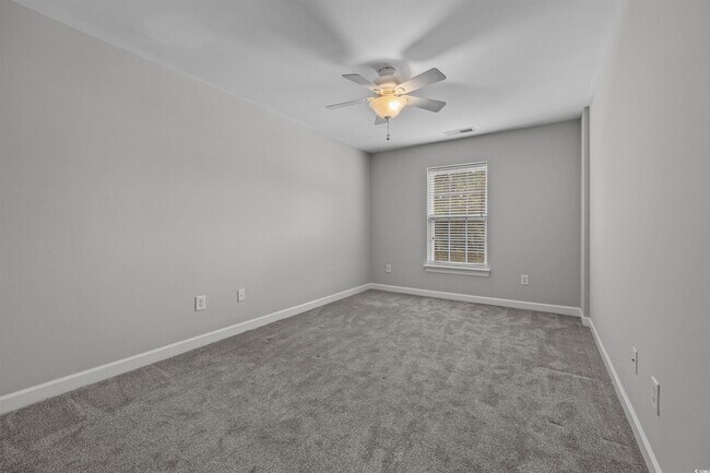 Building Photo - 1060 Fairway Ln
