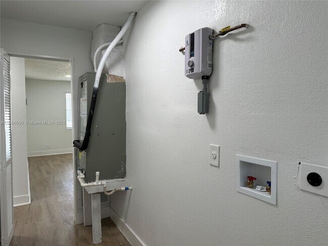 Building Photo - 116 NW 2nd Ave