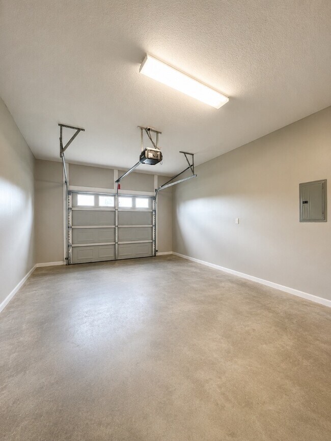 Building Photo - 239 Pine Meadows Cir