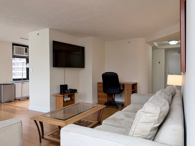 Building Photo - 343 Hobron Ln