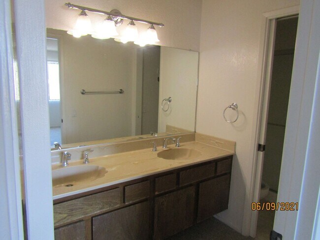Building Photo - Centrally Located Large Two Story Condo wi...