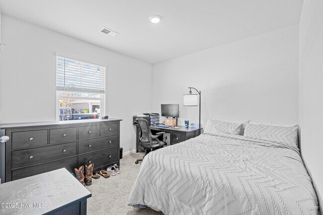 Building Photo - 214 Cleat Dr