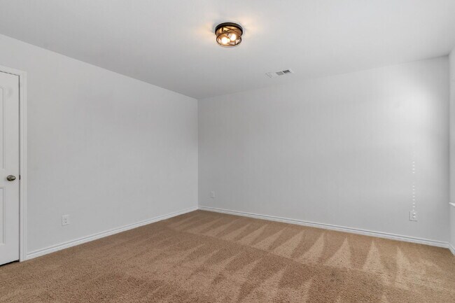 Building Photo - Modern 4 Bdrm Fort Worth Home for Rent- Zip Code 76123 | Built 2021 | Crowley ISD | $3,450/mo, Sp...