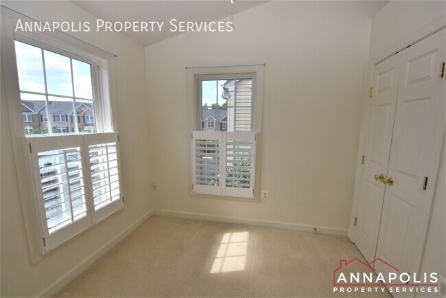 Building Photo - 310 Helmsman Alley