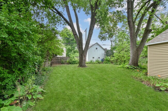 Building Photo - 536 S Main St