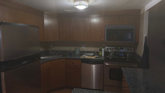 Building Photo - 175 E Delaware Pl