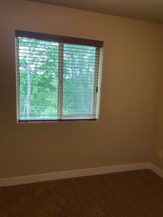 Building Photo - Beautiful 4 Bedroom in a small and exclusive neighborhood