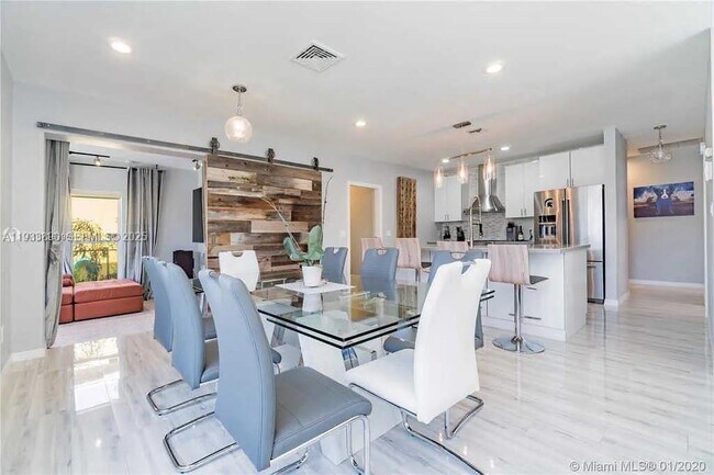 Building Photo - 1731 NE 172nd St