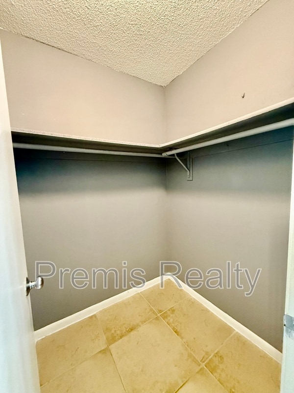 Building Photo - 455 Alt 19