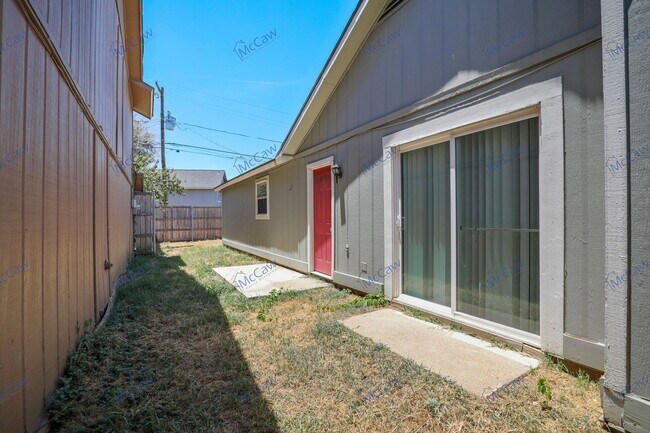 Building Photo - 2255 Nantucket Village Dr